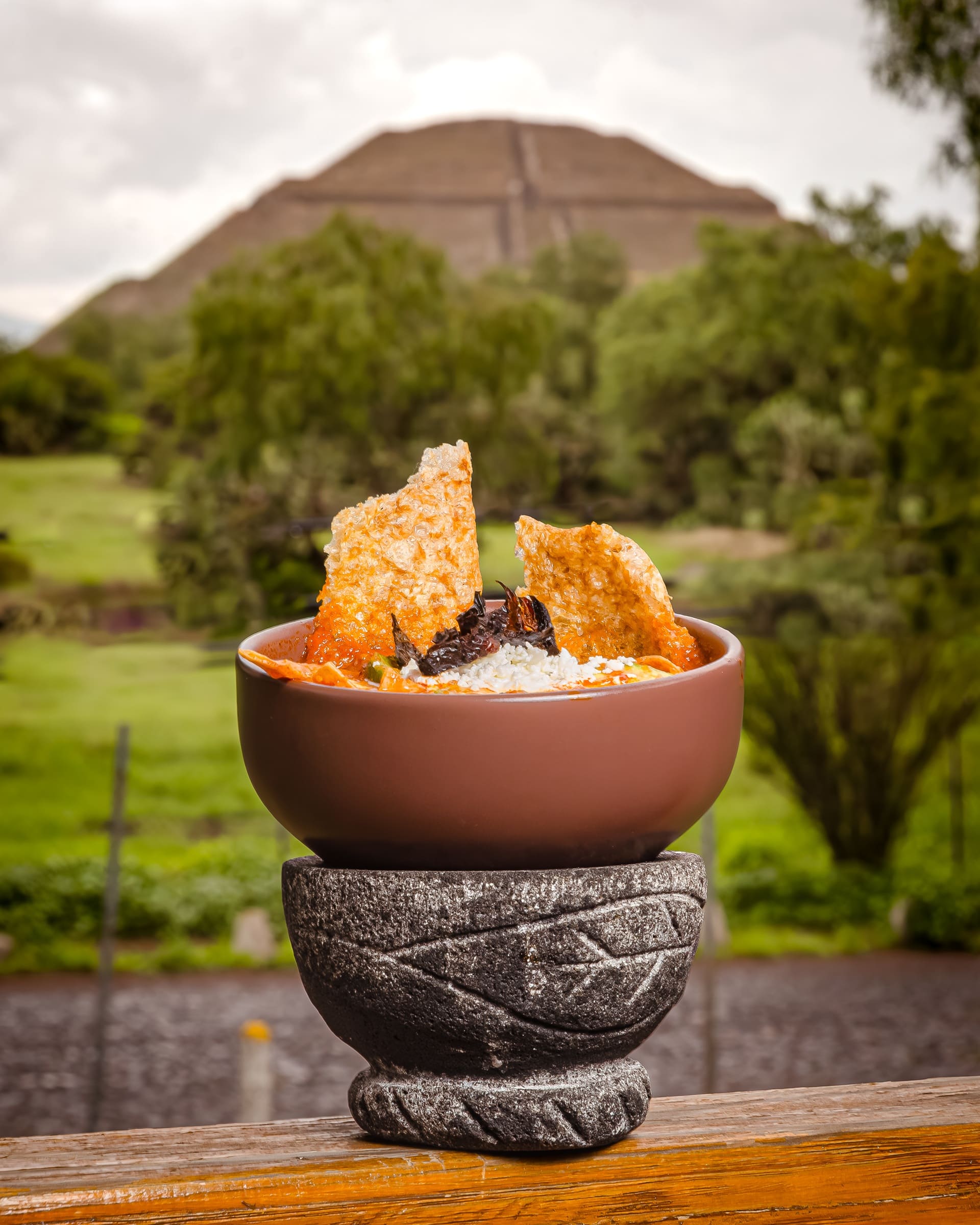 Sopa Azteca en Molcajete
